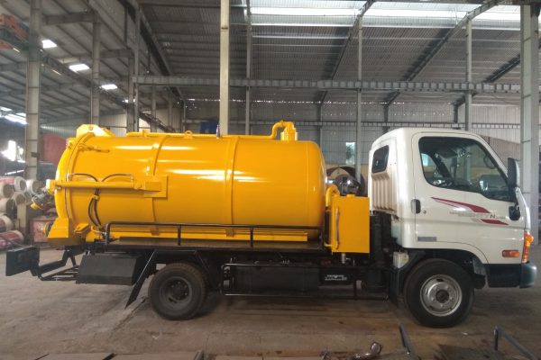 xe hút bể phốt 2 khối hyundai